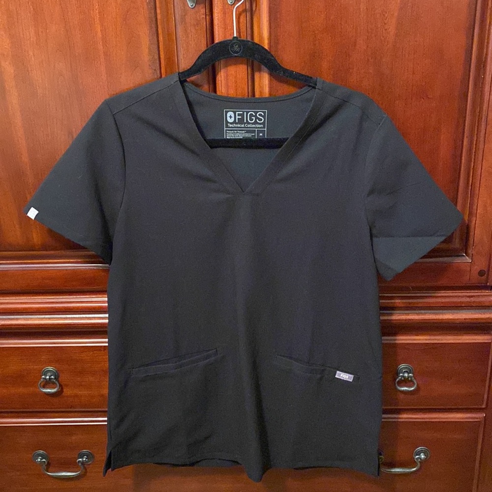 🚑 FIGS Black Scrub Top 🚑